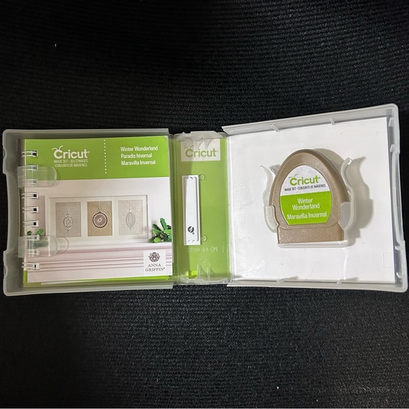 Cricut Anna Griffin Winter Wonderland - Picture 10 of 10